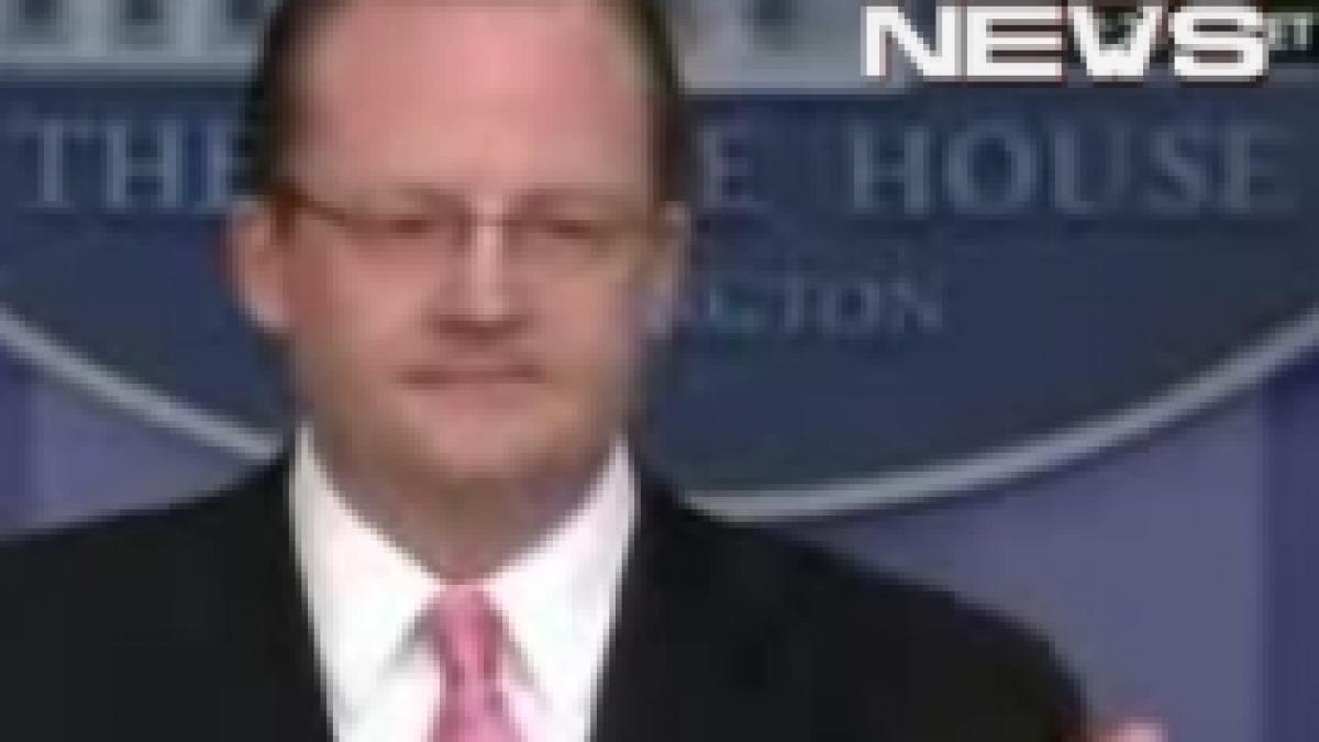 purtatorul de cuvant al lui obama a aruncat telefonul unui jurnalist video