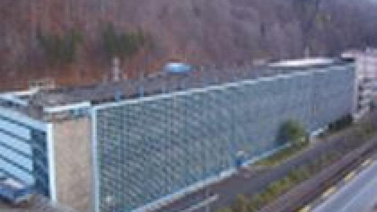 Angajaţii Mefin Sinaia au protestat faţă de decizia conducerii de a trimite în şomaj toţi angajaţii