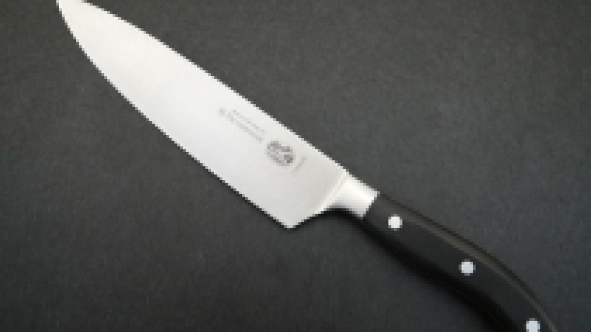 franta un elev de 13 ani a atacat o profesoara cu un cutit