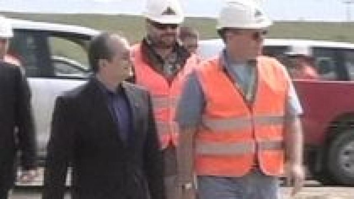 pierde emil boc pariul cu mircea badea autostrada transilvania s a impotmolit intr un depozit de