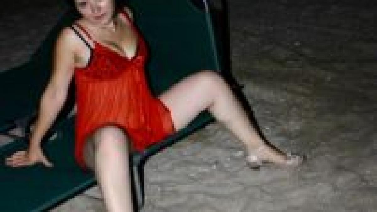 purtatoarea de cuvant a isu constanta in ipostaze sexy pe internet foto