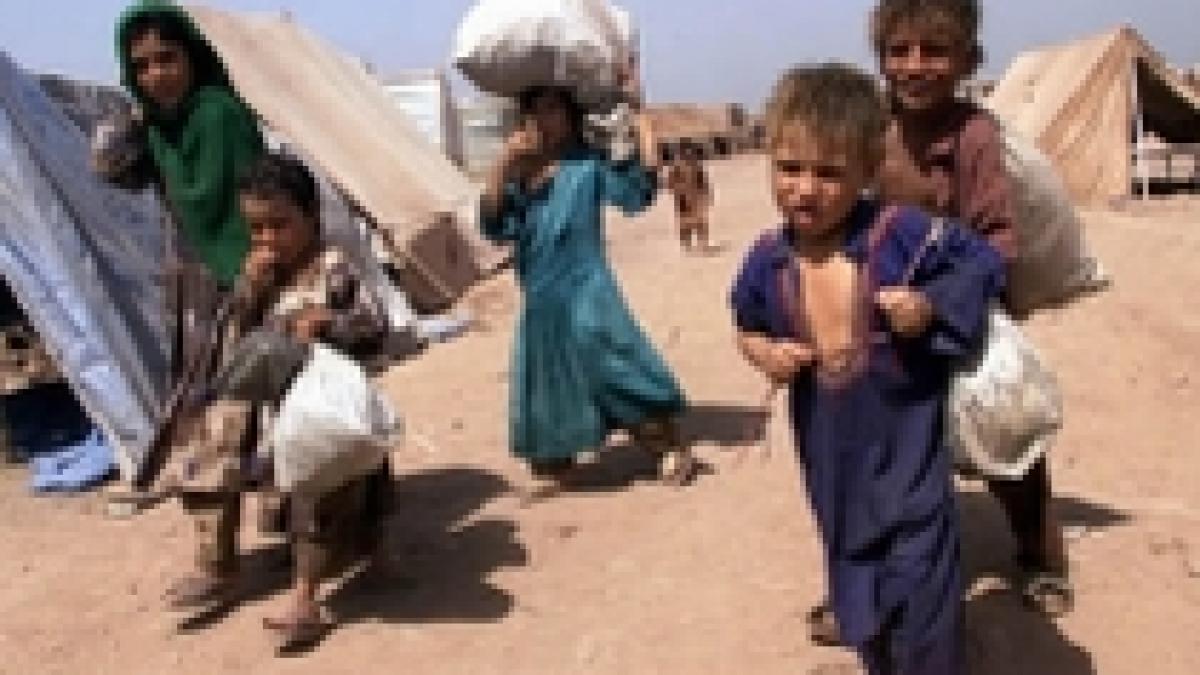 exod in pakistan peste un milion de oameni au parasit zona de conflict in doua saptamani