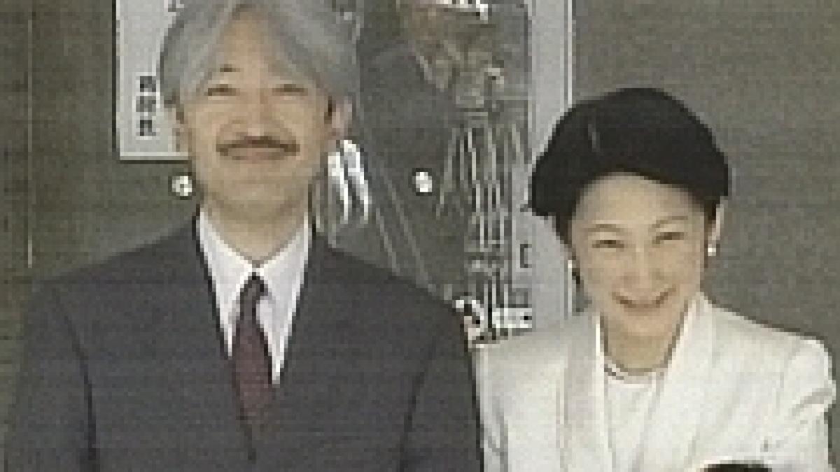 fiul cel mic al imparatului japoniei printul akishino si printesa kiko vin pentru prima data in