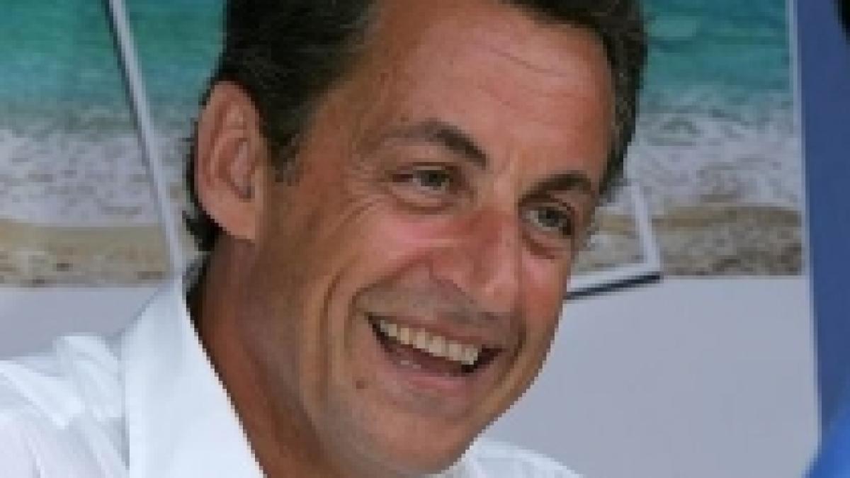 nicolas sarkozy in cautarea popularitatii presedintele si a lansat un nou profil pe facebook video