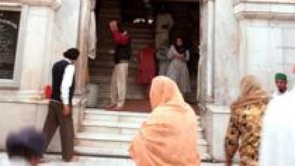 30 de oameni raniti intr un atac armat la un templu din viena