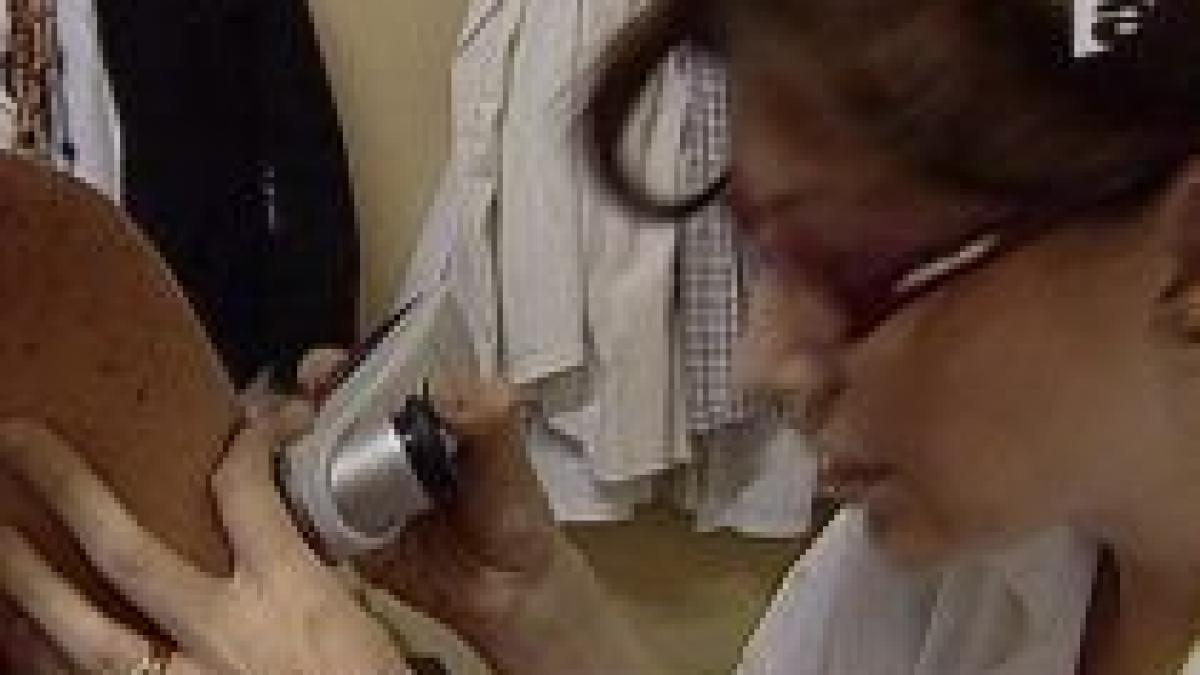 consultatii gratuite pentru depistarea cancerului de piele peste 3000 de romani au mers la medic
