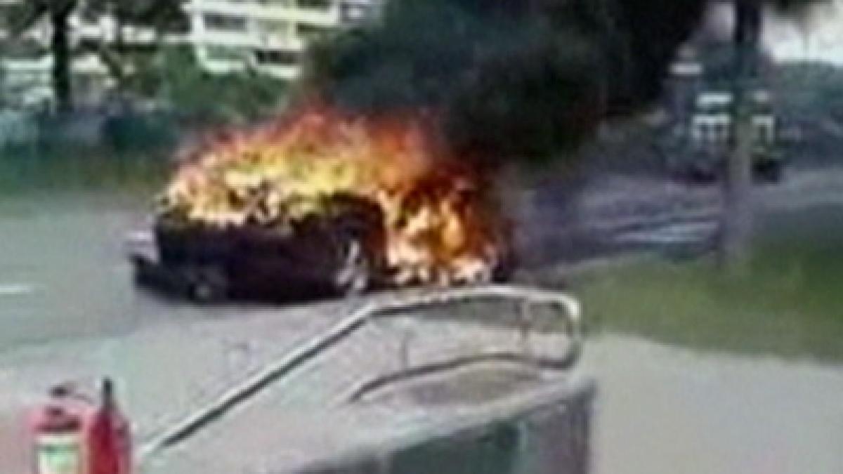 ferarri arde din nou masina de 600 000 de euro a unei rusoaice a luat foc pe sosea video