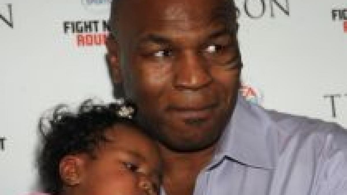 fetita lui mike tyson in stare critica dupa ce a fost gasita spanzurata cu un cablu de alimentare