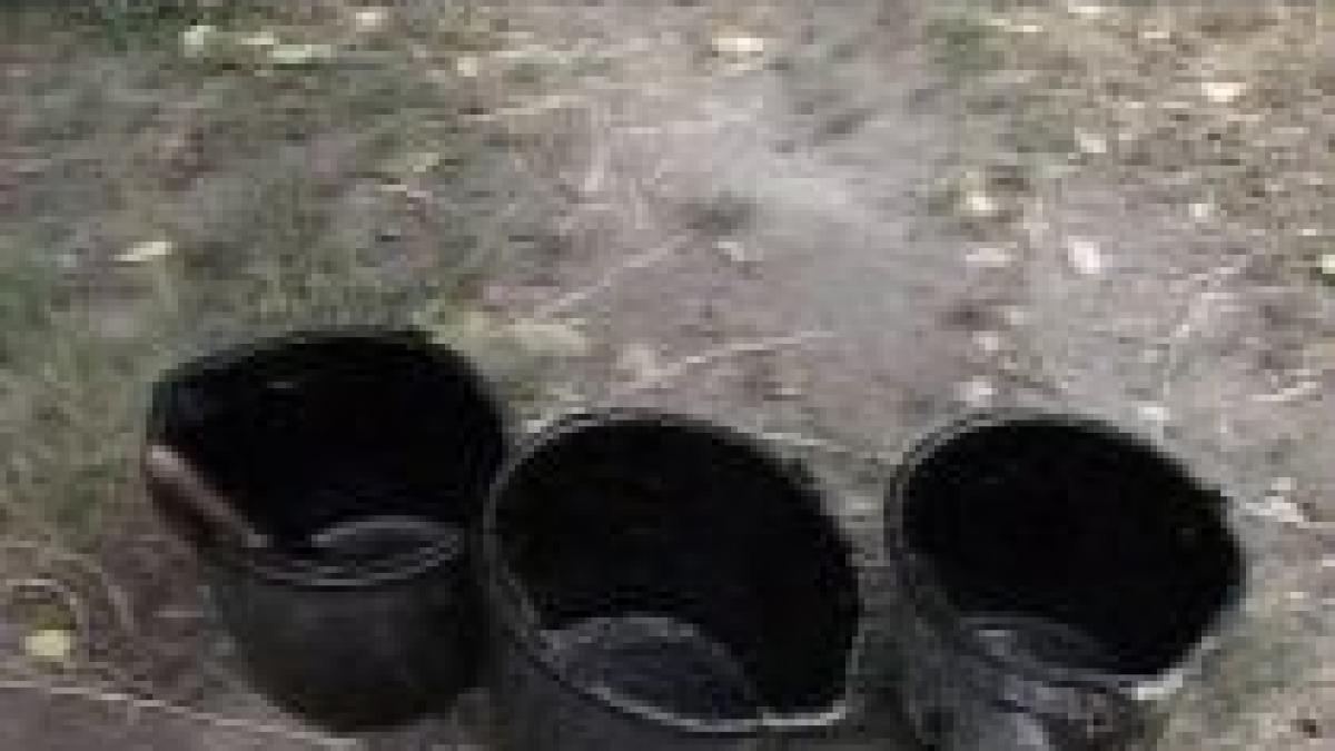 drumuri made in romania bitum turnat din bidoane de plastic cu ajutorul unui cancioc video