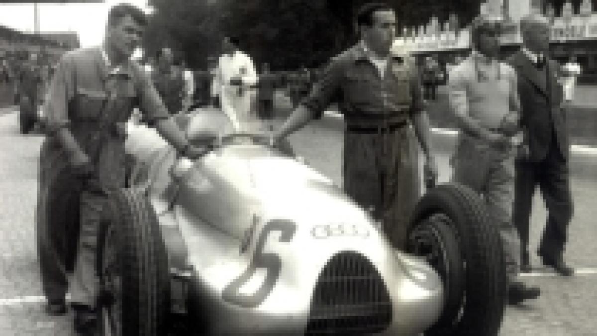 masina de curse condusa de hitler scoasa la licitatie pentru 5 5 milioane de lire sterline foto