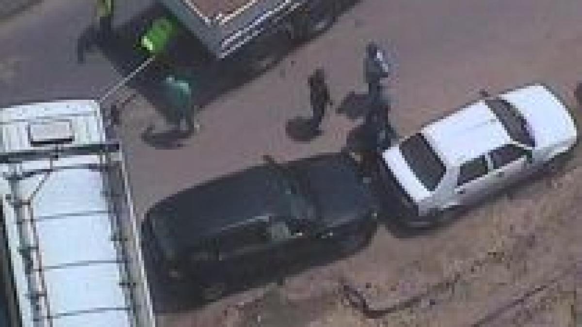 pasaj de groaza o masina rebu a cazut in santurile santierului de la pasajul baneasa video