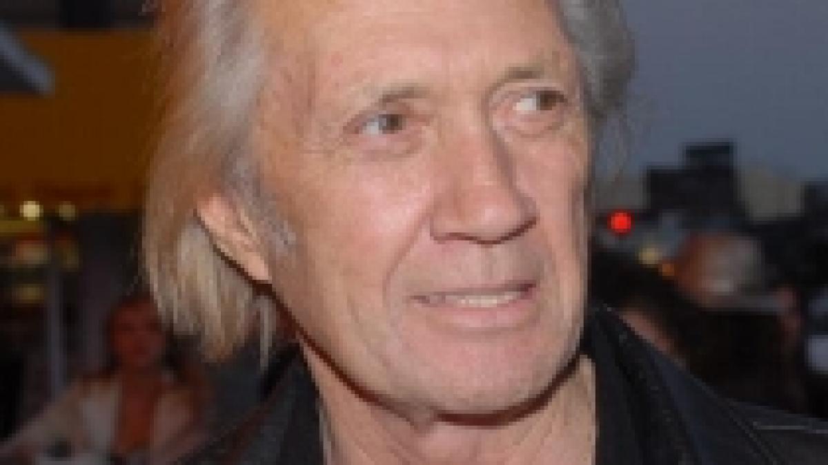actorul david carradine gasit mort in camera sa de hotel