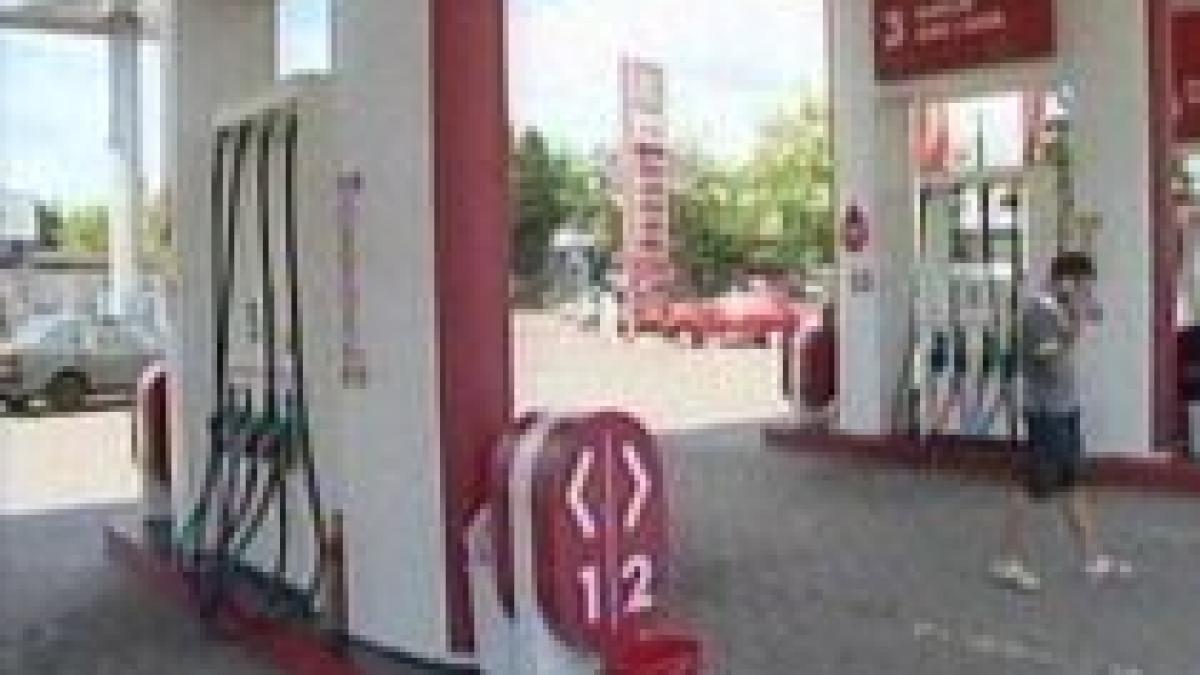 benzina si motorina se scumpesc cu opt bani pe litru