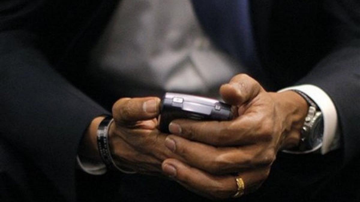 inovatie si strategie obama isi raspandeste mesajul pentru musulmani prin sms uri