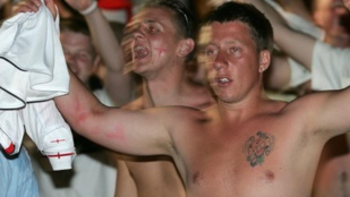 un fan britanic impuscat in kirgizstan pentru ca ar fi cantat prea mult