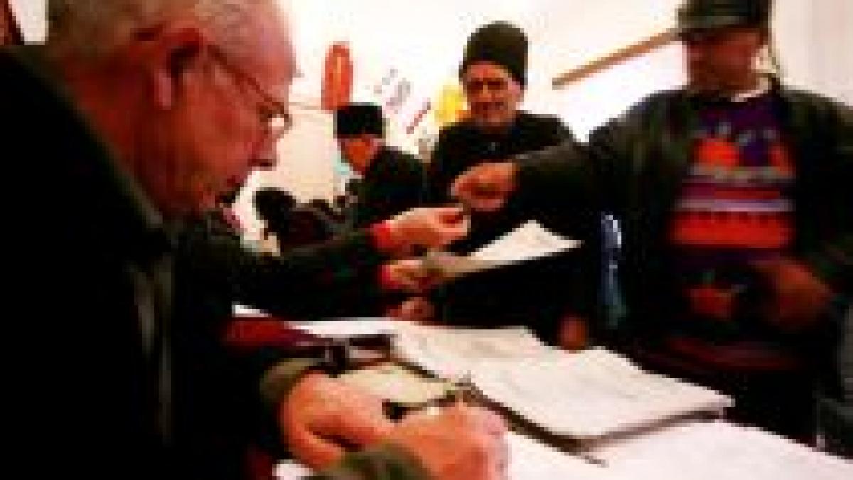 primele suspiciuni de turism si mita electorala 7 microbuze oprite la iesirea din bucuresti video