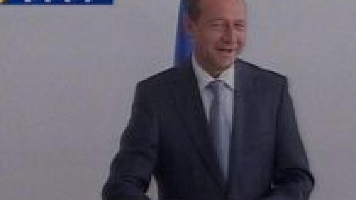 traian basescu a votat alaturi de familie eba am votat pentru mine video