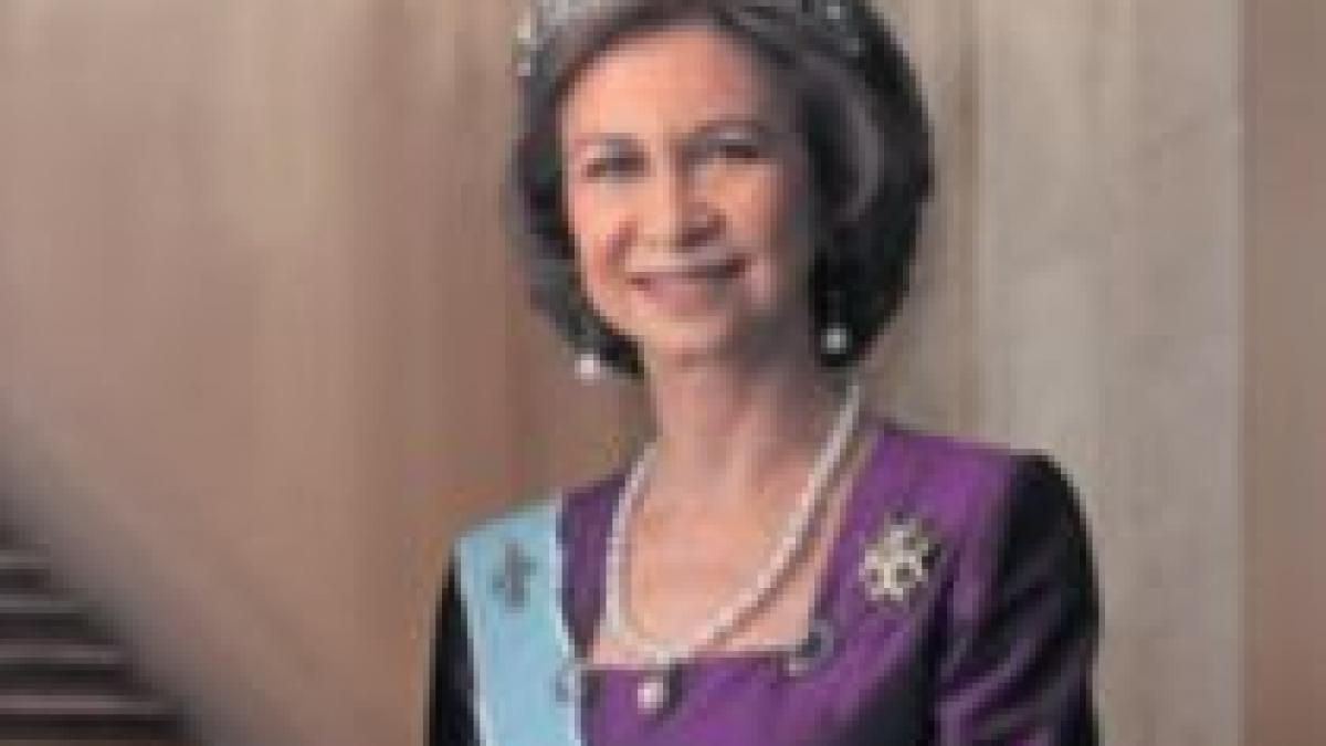 După ce a zburat cu low cost, Regina Sofia a Spaniei dă în judecată firma pentru că şi-a făcut reclamă pe seama ei