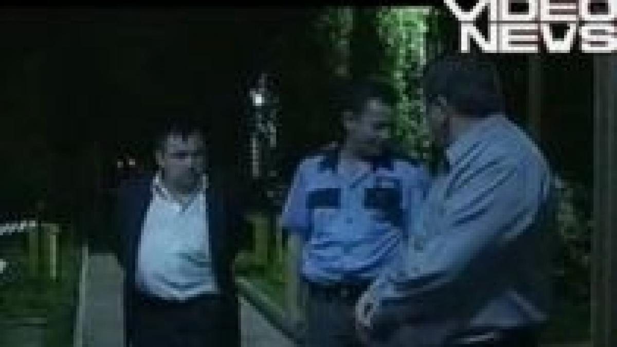 primarul viceprimarul si doi consilieri din borsa amenintati cu sabia de un barbat beat video