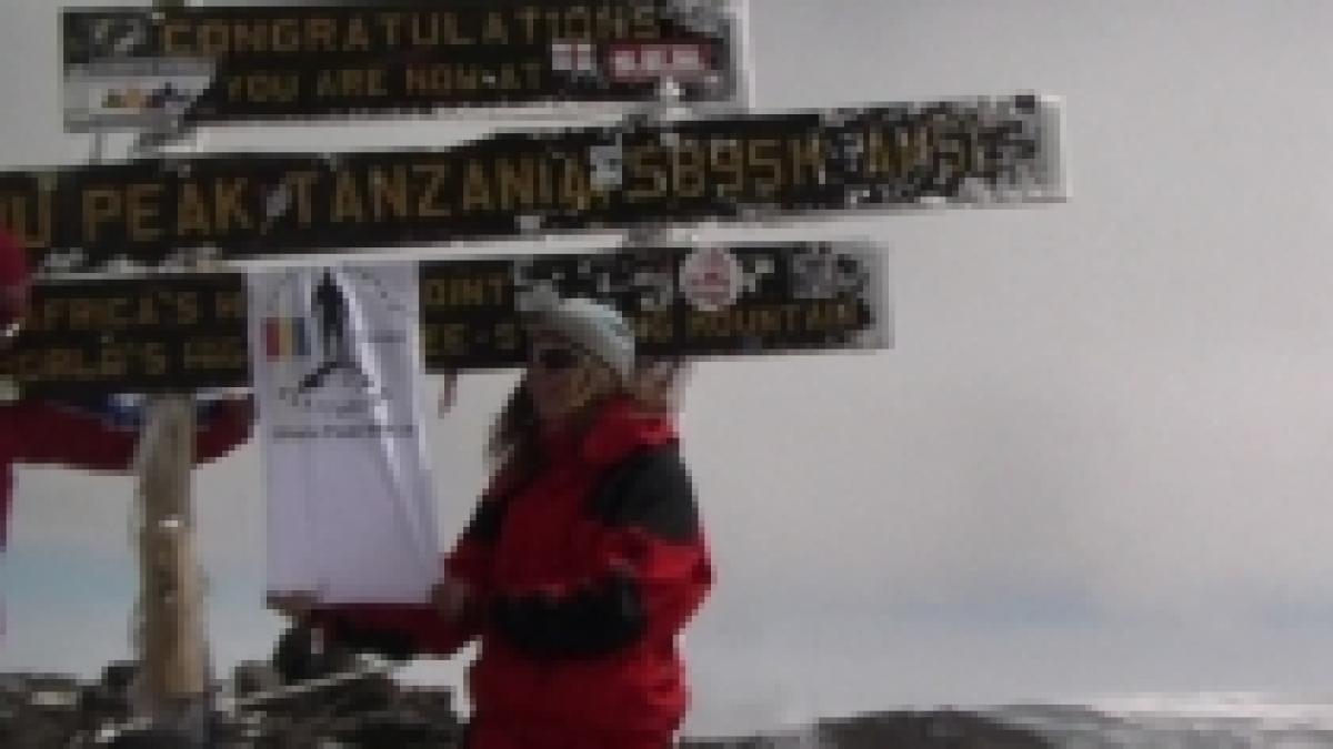 cel mai inalt vulcan din africa escaladat de o romanca de 14 ani foto