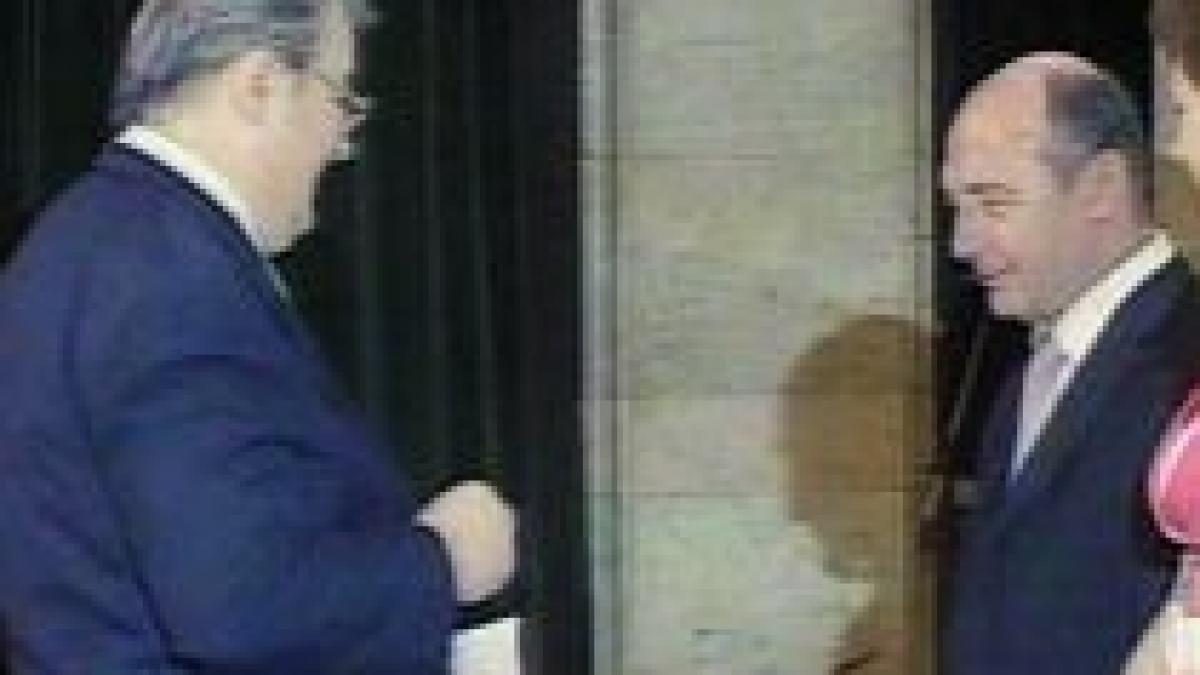 basescu catre vadim la inmanarea certificatelor de europarlamentari va evacuez video