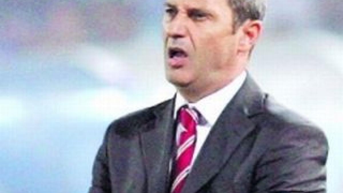 mircea rednic tine cu dintii de banca lui dinamo sunt dinamovist nu las echipa la greu nu plec