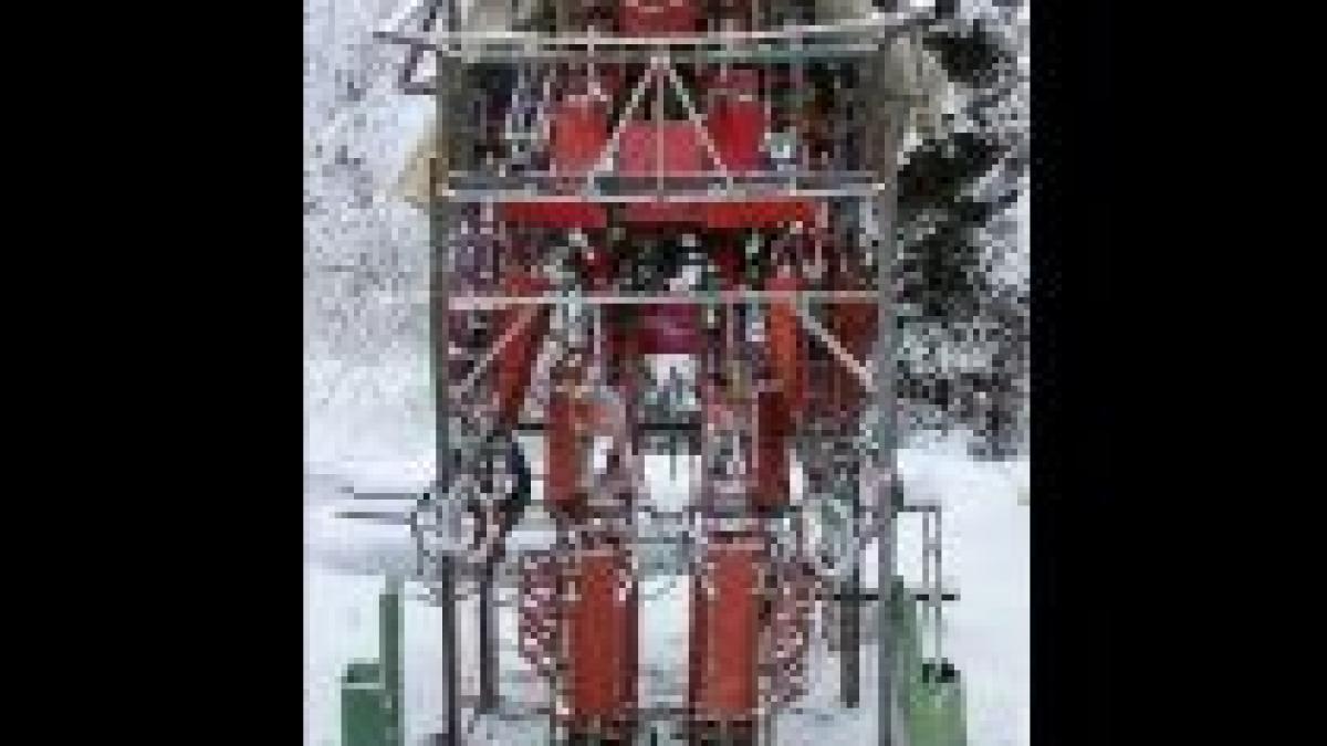 robot inalt de peste cinci metri construit de un fost mecanic din armata americana