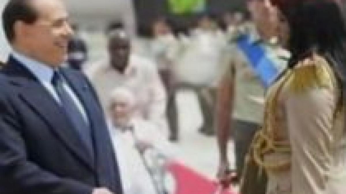 berlusconi vrajit de una din femeile din corpul de garda al presedintelui libian video