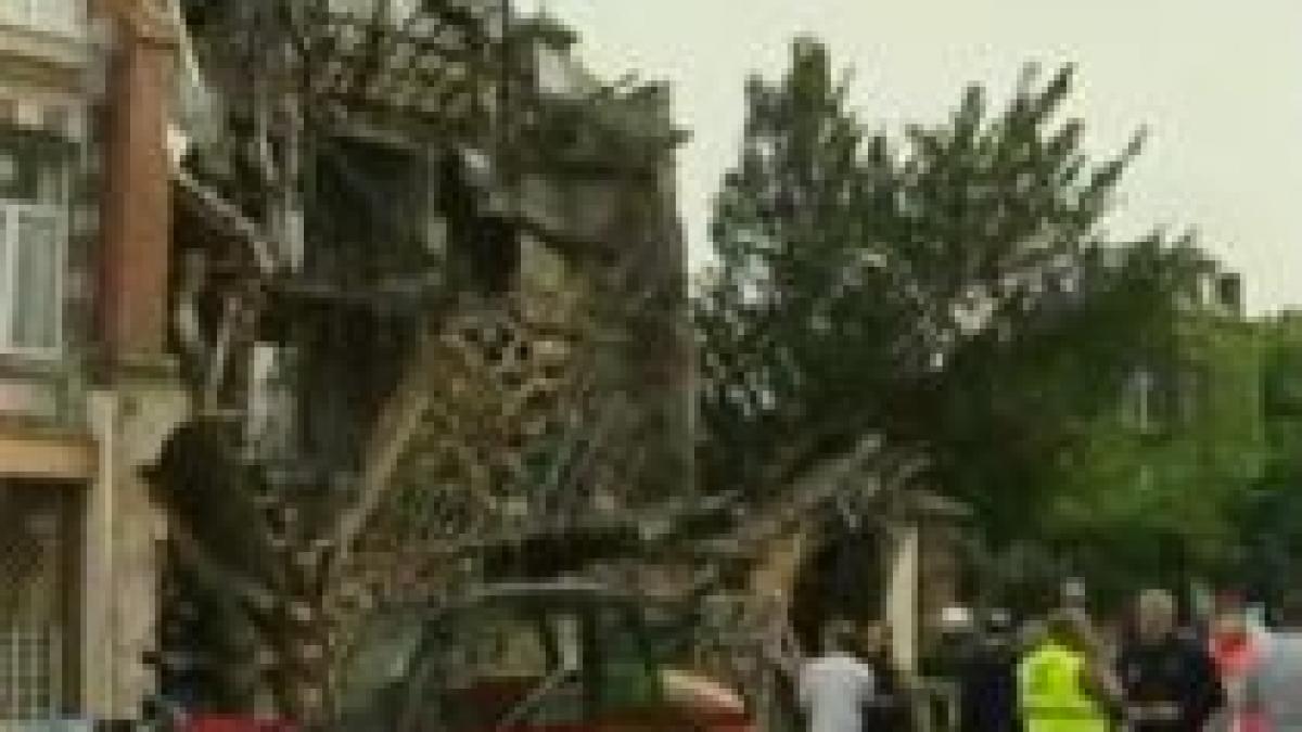 belgia cinci oameni au fost raniti dupa ce o cladire s a prabusit video