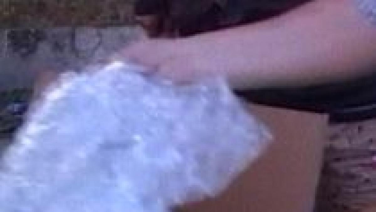 cu cocaina in cala avionului trei traficanti romani retinuti de politie