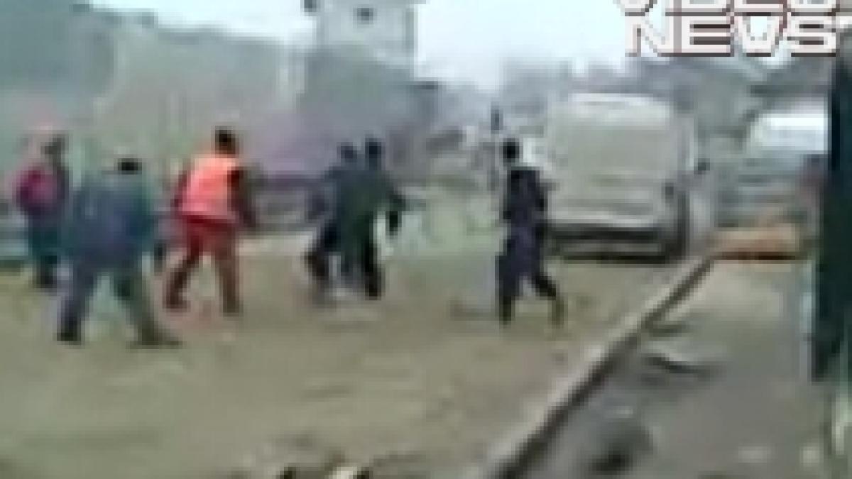 distractie mare pe santierele romanesti muncitorii joaca fotbal video