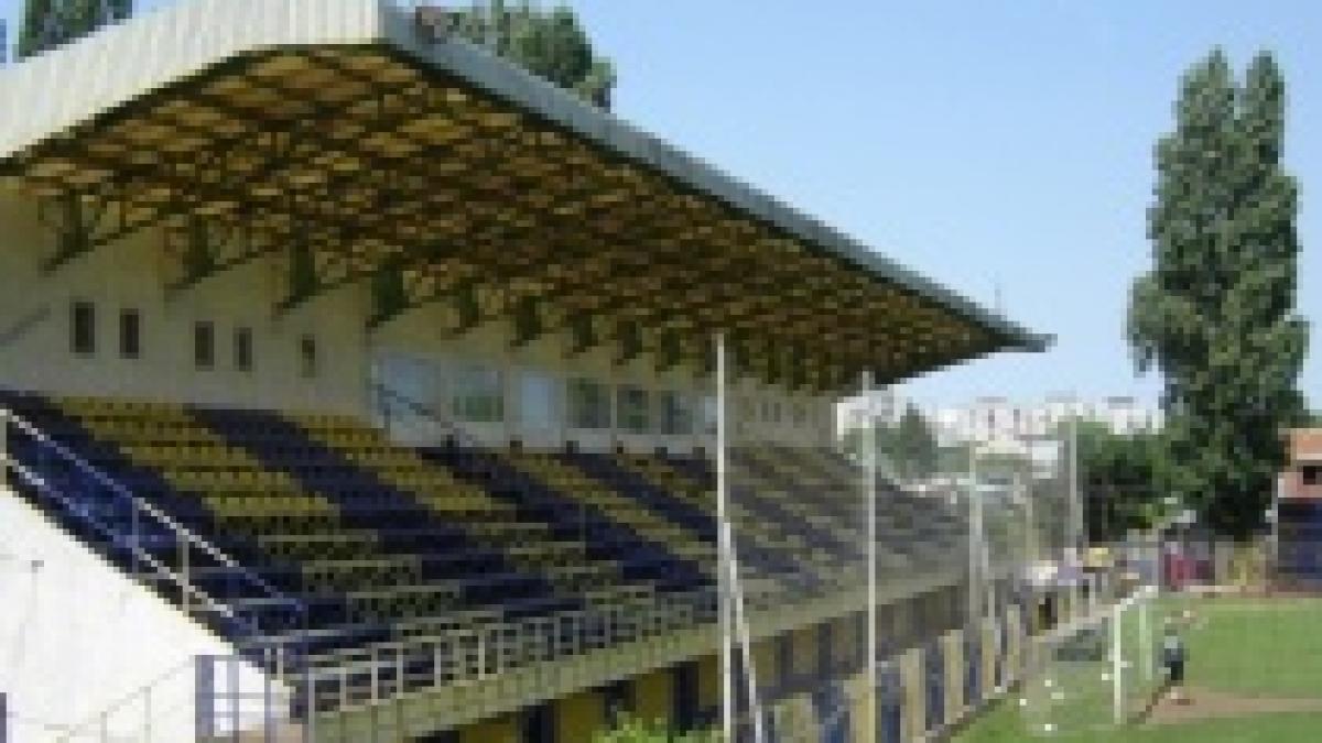 poftiti pe stadioane rocar un autobuz parcat in fata blocurilor din berceni foto