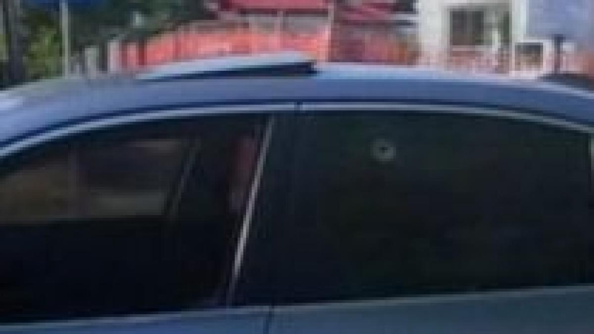 impuscaturi intr un cartier din capitala un barbat a tras asupra unei masini la o intersectie video