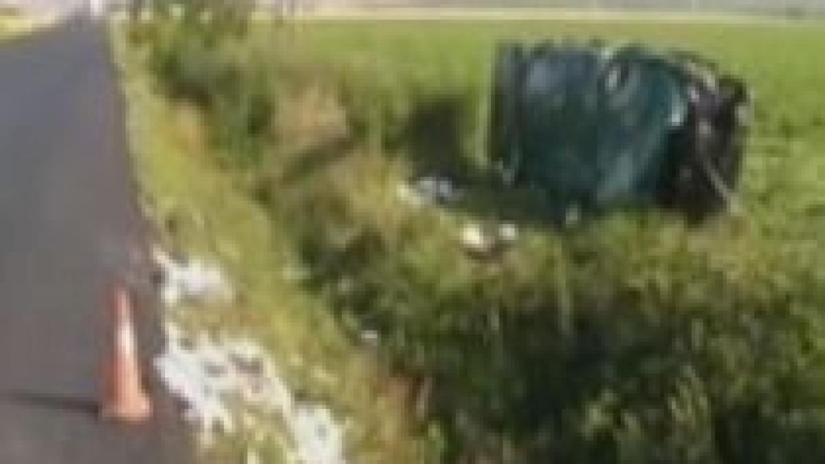 mii de pachete de tigari fara timbru descoperite intr un portbagaj dupa un accident rutier video