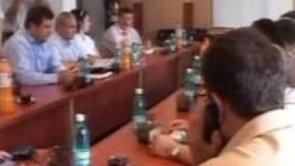 sindicalistii cfr nu accepta reducerea salariilor cu 40 si nici diminuarea numarului de ore de munca