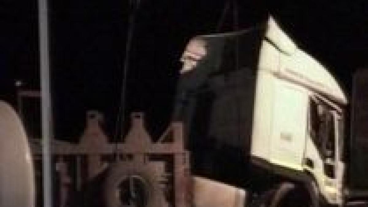 trafic ingreunat pe dn1 dupa ce o cisterna incarcata cu dioxid de carbon s a rasturnat video