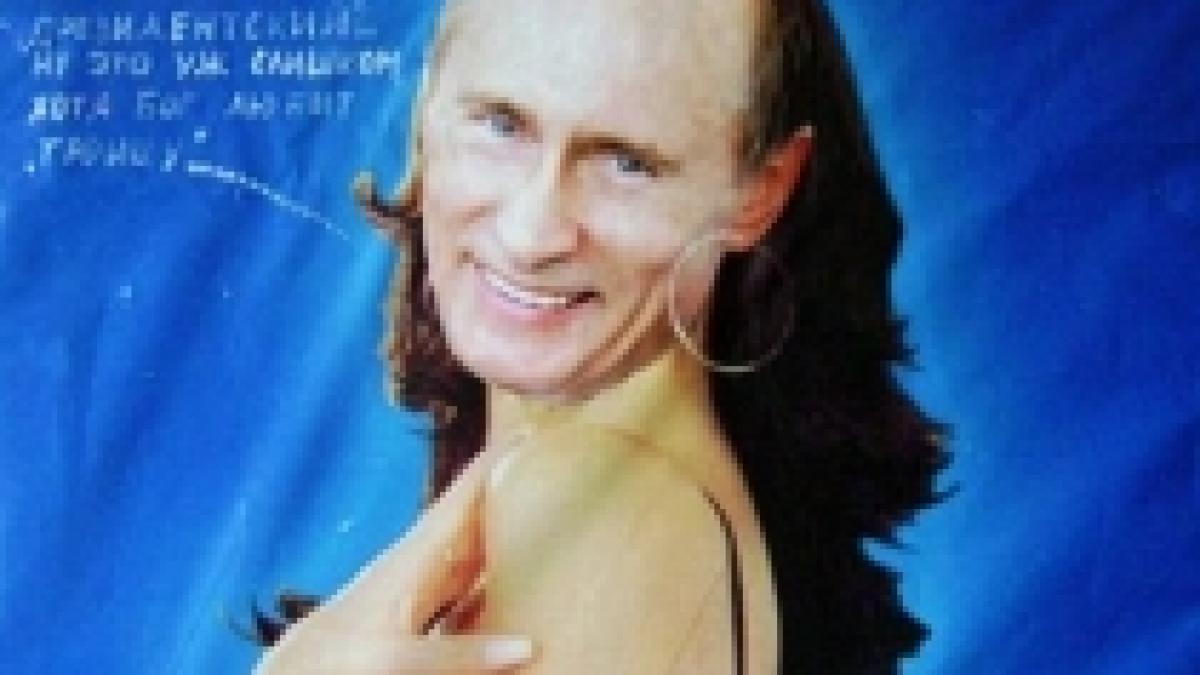 putin in chip de femeie ca protest pentru posibila sa candidatura la prezidentiale foto