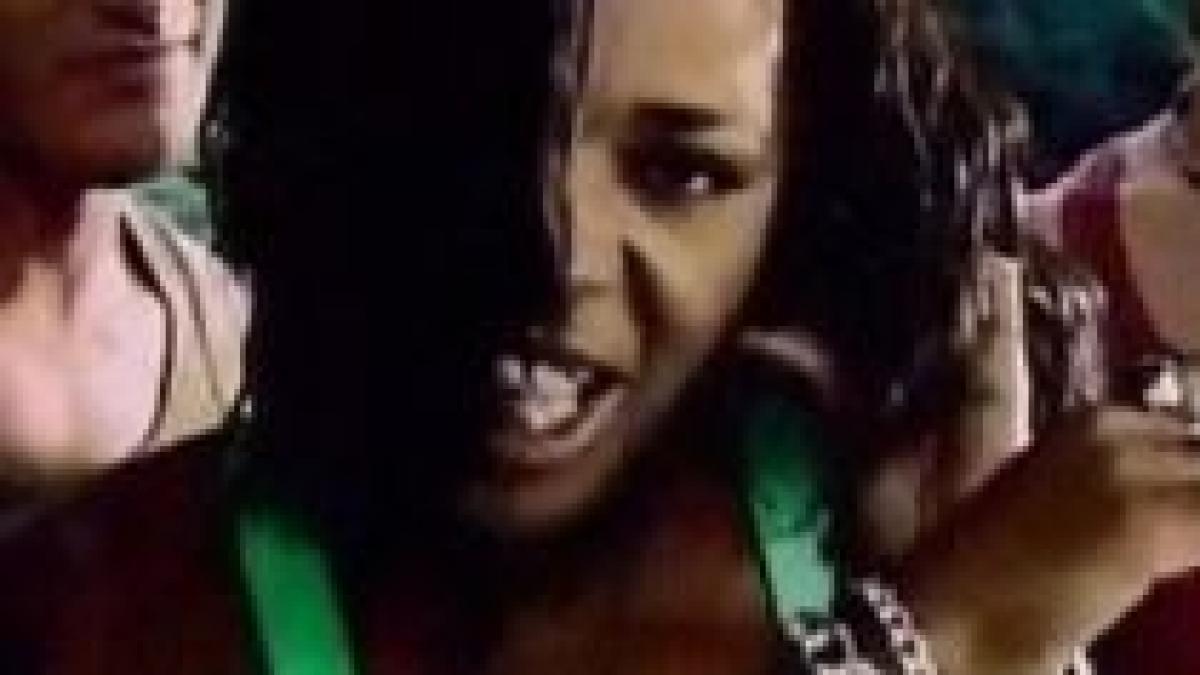 vestita cantareata sonique va fi operata pentru a doua oara de cancer la san video