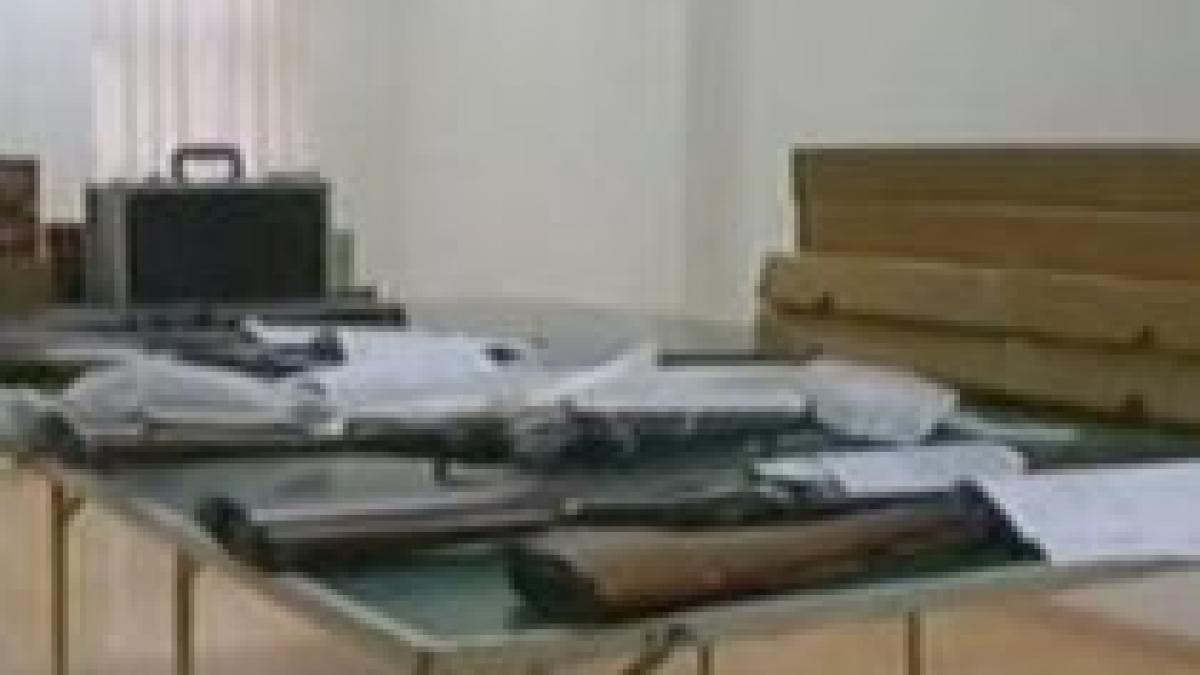 Doi cetăţeni germani, prinşi în timp ce încercau să introducă în ţară arme şi cartuşe