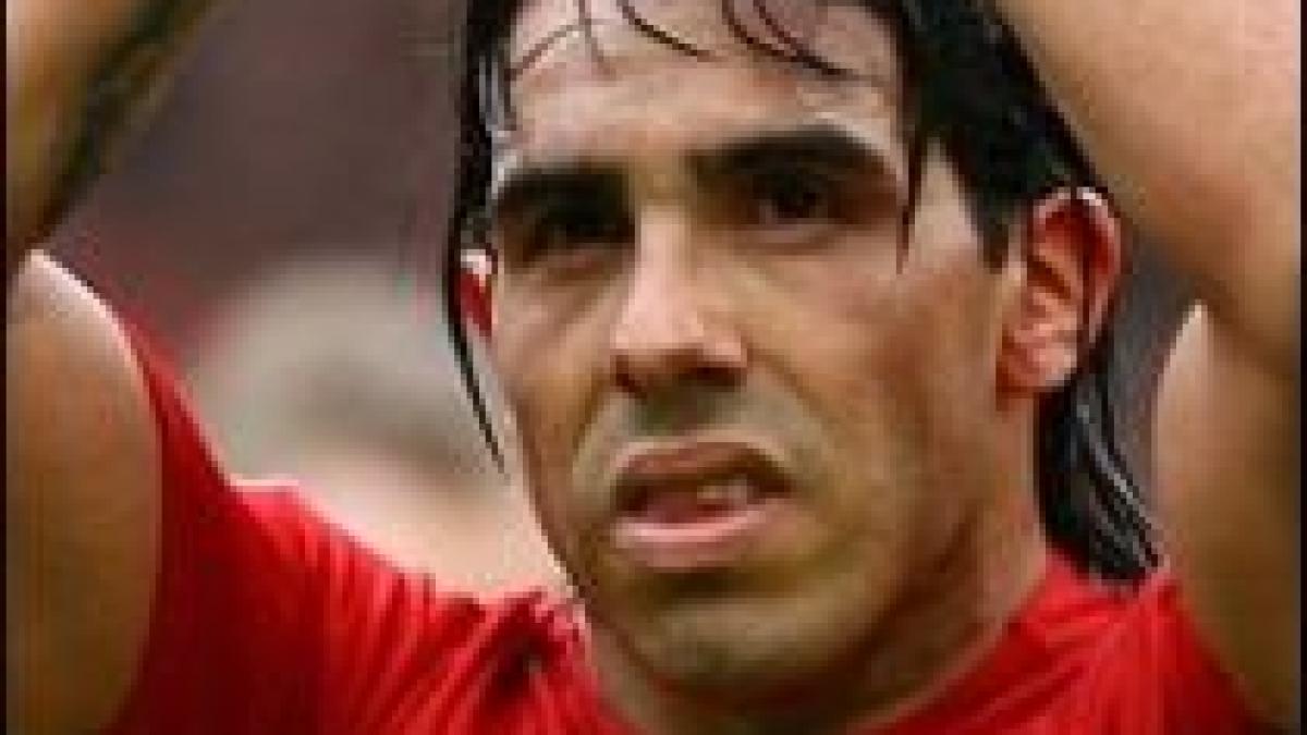 manchester united confirma despartirea de carlos tevez