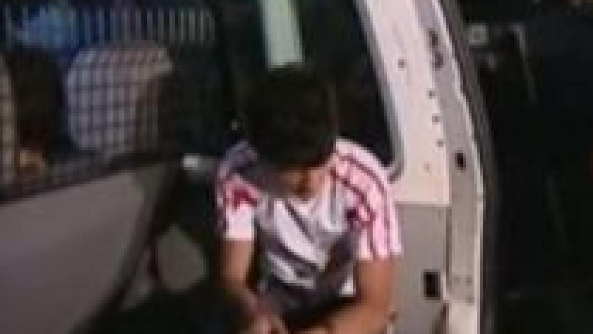 Razie în cluburile bucureştene. Poliţiştii au descoperit droguri, seringi şi arme albe (VIDEO)