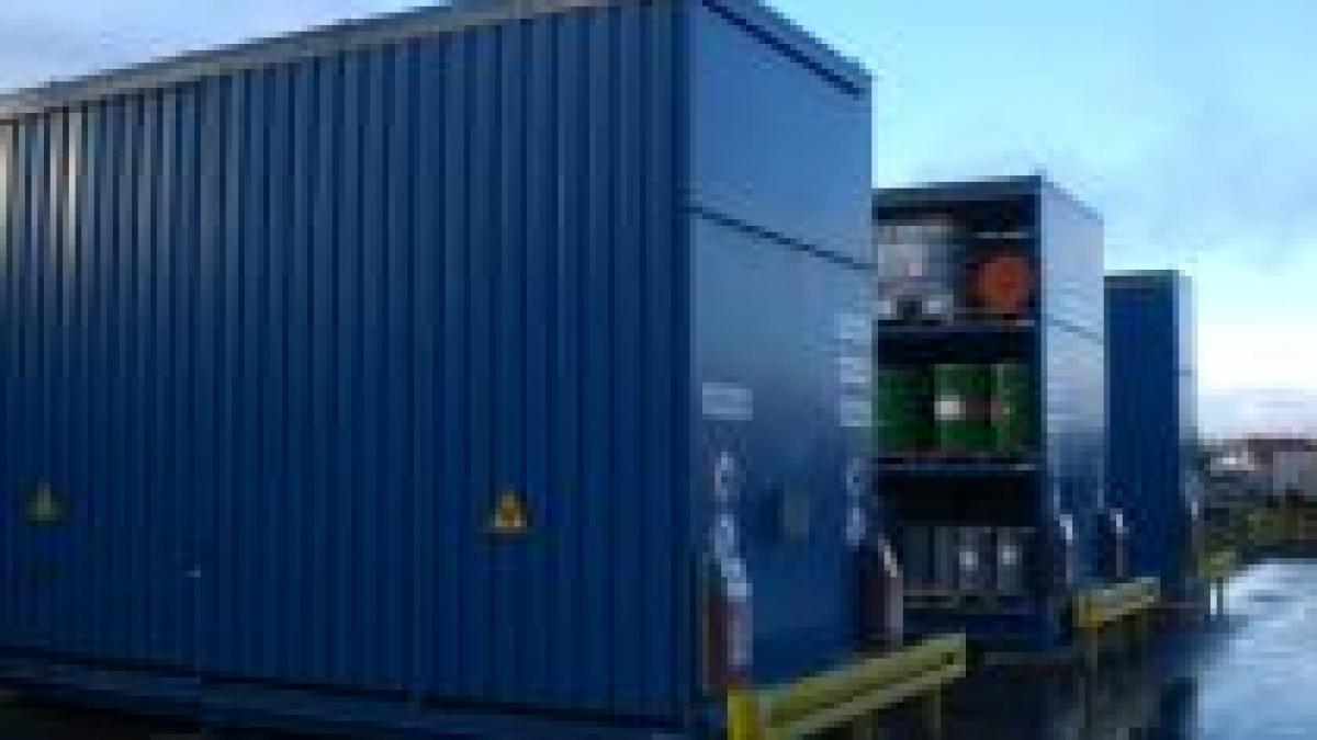 alerta de poluare langa deva o substanta chimica s a scurs din remorca unui tir