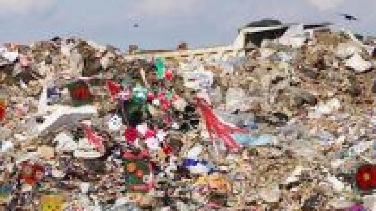 incendiu la groapa de gunoi glina fumul a ajuns si in doua cartiere din capitala