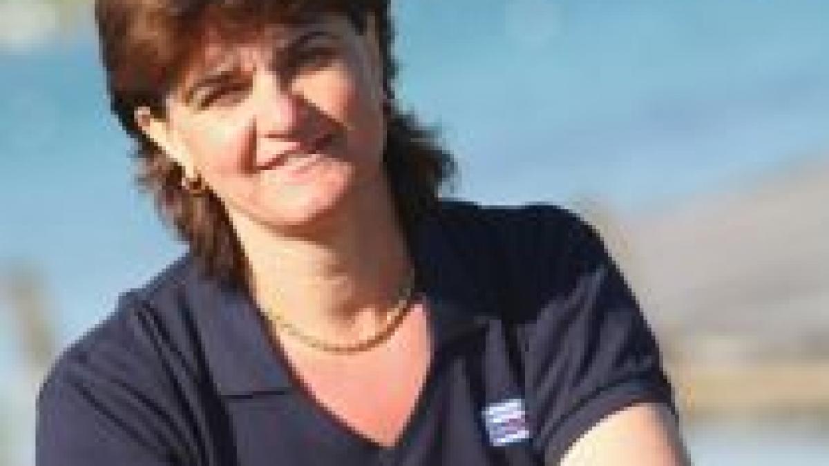 elisabeta lipa sportivii vin la dinamo si steaua sa primeasca grade fara ele cluburile dispar