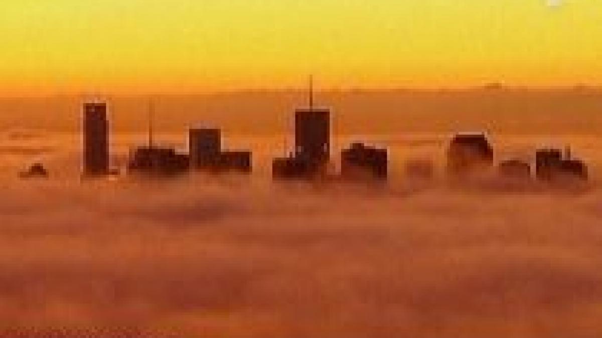 orasul australian brisbane paralizat timp de cateva ore de o ceata densa video