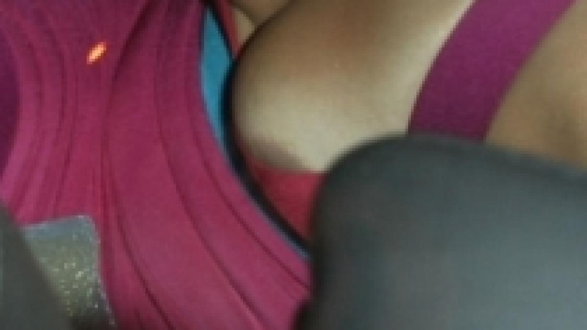 decolteu nazdravan jennifer lopez a pozat din greseala cu sfarcul la vedere foto