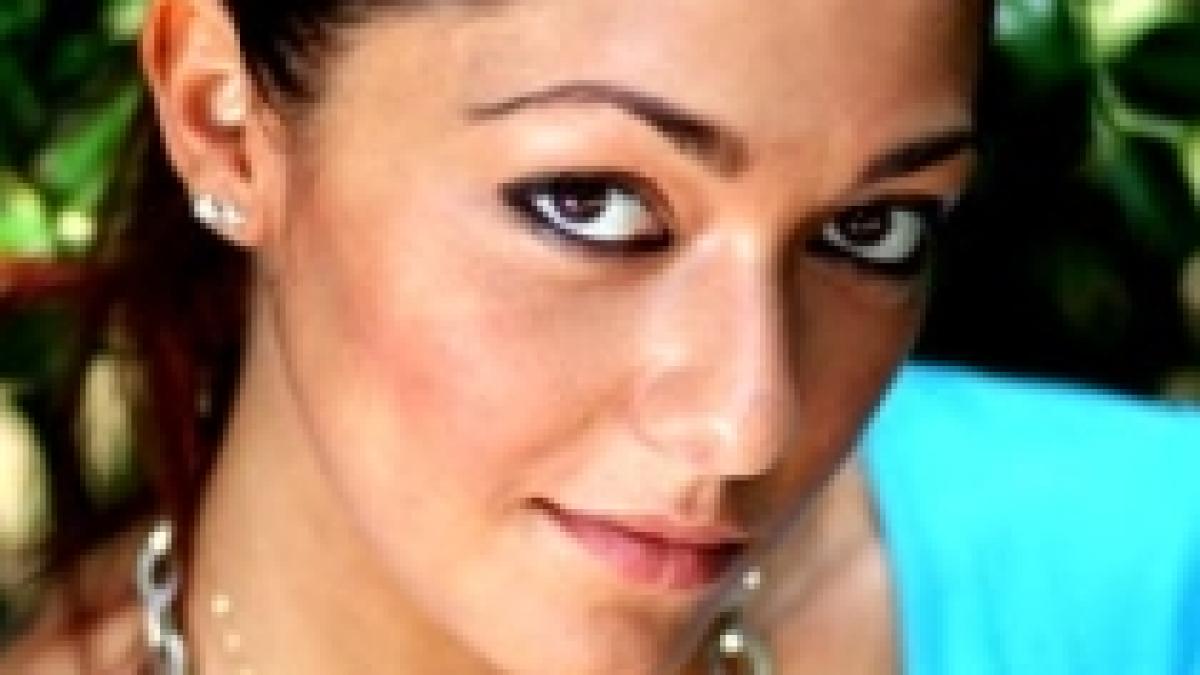 masina uneia dintre fetele implicate in scandalul berlusconi incendiata