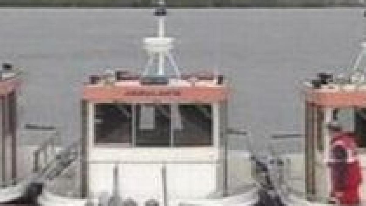 Şalupă în derivă. Cinci oameni au rămas plutind în larg la Mamaia după ce ambarcaţiunea în care erau s-a stricat