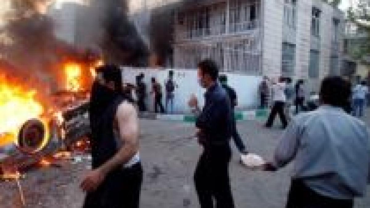 peste 2 000 de oameni arestati in urma protestelor din teheran