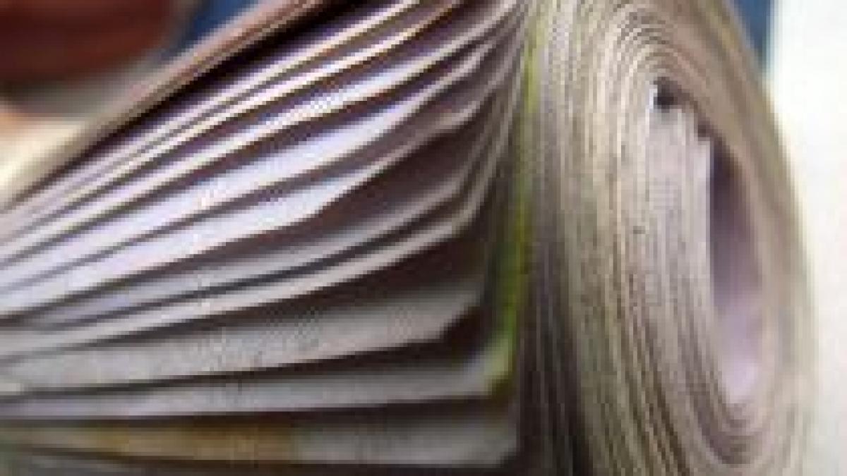 zeci de ghiuluri de aur si peste 200 000 de lire sterline descoperite de politisti dupa un accident